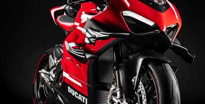 Najnowsze Ducati Superleggera V4 swoimi osiągami (i ceną) dosłownie zwala z nóg