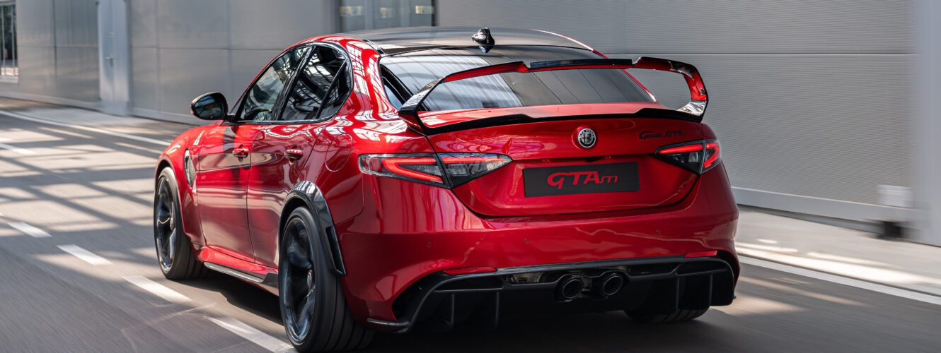 OFICJALNIE: Wielki powrót Alfa Romeo GTA! Legenda z technologią wprost z Formuły 1