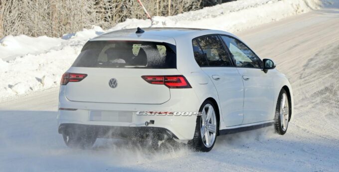 Volkswagen rozważał 5-cylindrowy silnik do nowego Golfa R. Ten hot hatch jest poza zasięgiem elektryfikacji