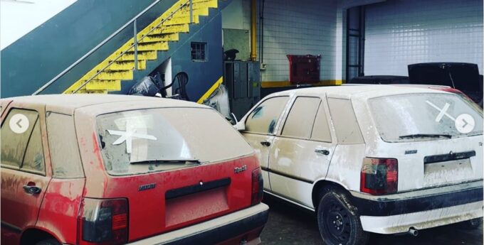 W Argentynie odnaleziono fabrycznie nowe Fiaty – były zamknięte w opuszczonym salonie od lat 90-tych