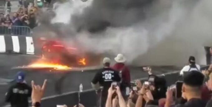 Lamborghini Huracan stanęło w ogniu w trakcie pokazu driftu i palenia gumy