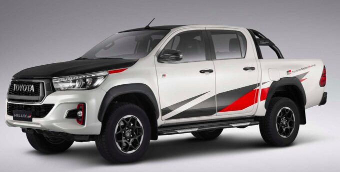 Toyota GR Hilux z ogromnym silnikiem V6 Diesel to usportowiony pick up, którego zapragniesz