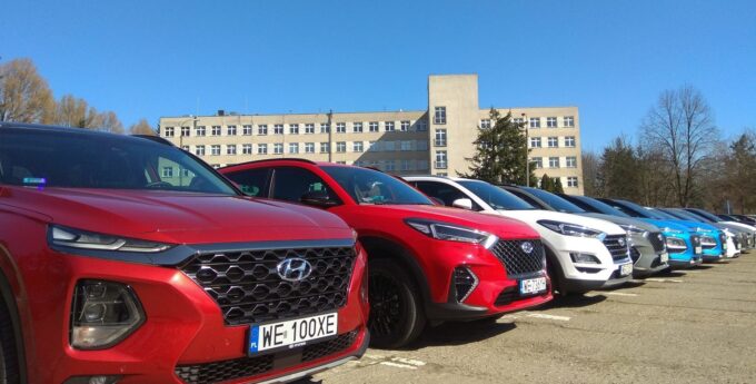 Ze względu na koronawirusa Hyundai przekazał samochody szpitalowi MSWiA. Jak pomagają inni?