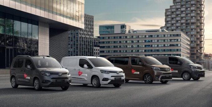 Toyota przekazała szpitalom samochody. Wspiera walkę z epidemią COVID-19