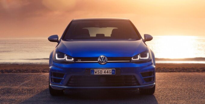 Volkswagen Golf R sprzedaje się jak świeże maseczki! Zawyżona cena tylko napędziła konsumentów