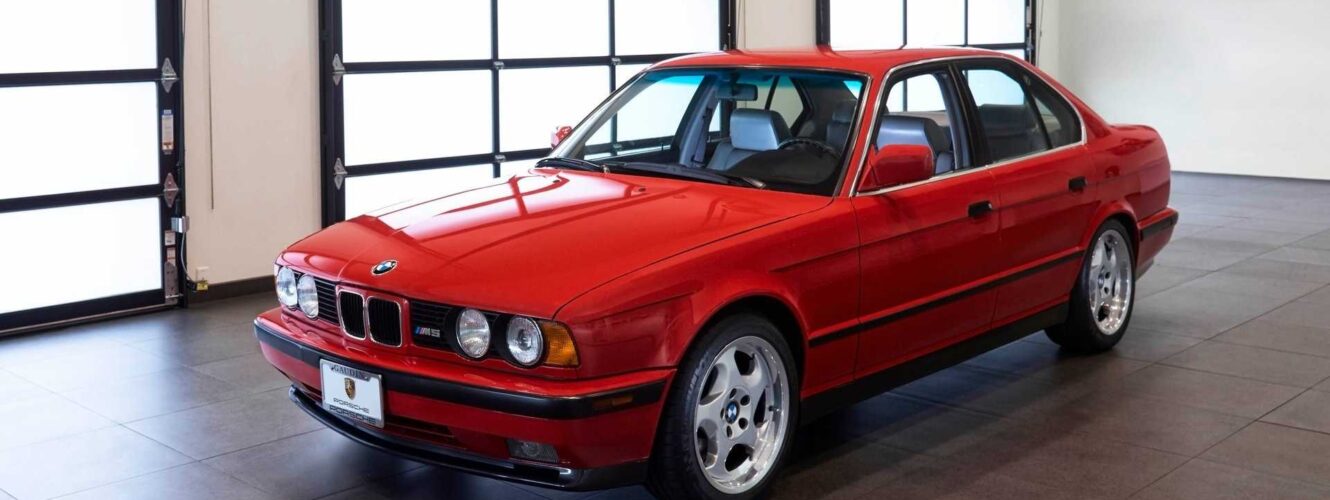 To BMW E34 M5 było prawie niejeżdżone przez ostatnie 30 lat. Czeka na przygarnięcie za astronomiczną kwotę
