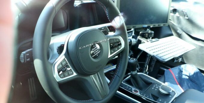 O tak! Nowe BMW M4 Coupe na szpiegowskich zdjęciach przyłapane z… manualną skrzynią biegów