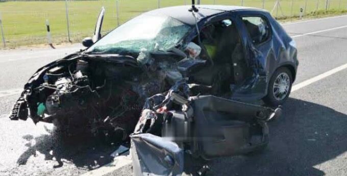 Peugeot 206 zderzył się z ciężarówką Mercedes Benz niedaleko polskiej granicy