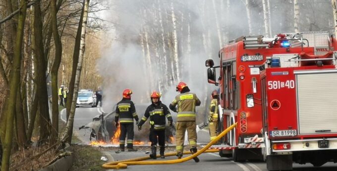 Tragedia w Rybniku. Kierowca spłonął w samochodzie