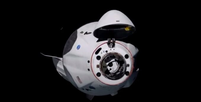 dokowanie crew dragon do ISS