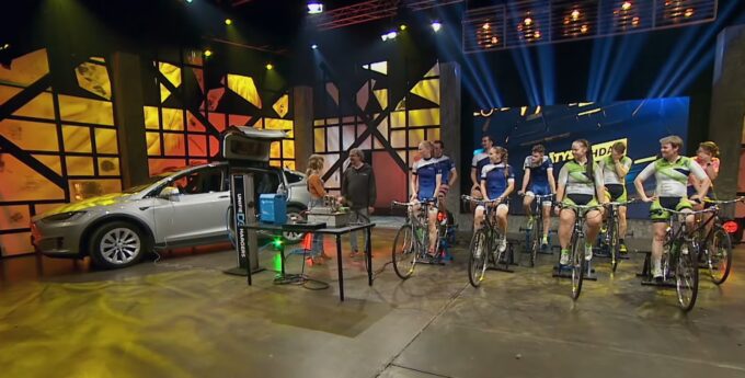 Ładowanie Tesli rowerami
