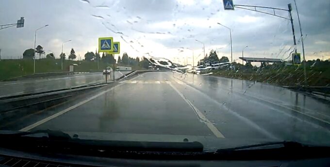 Aquaplaning autostrada deszcz