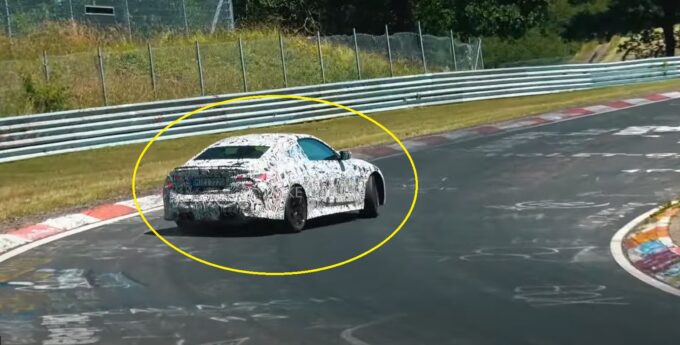 BMW M4 bokiem na Nurburgringu