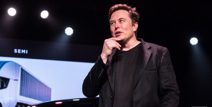 Elon Musk zarabia na Dieslach