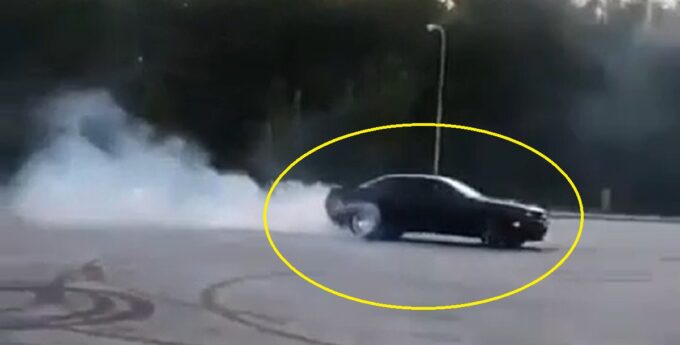 Młody chciał driftować. Nie wyszło...