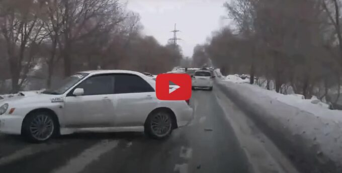 Niewiarygodne, co on zrobił?! To wyprzedzanie Subaru do końca życia zapadnie wam w pamięci [WIDEO]
