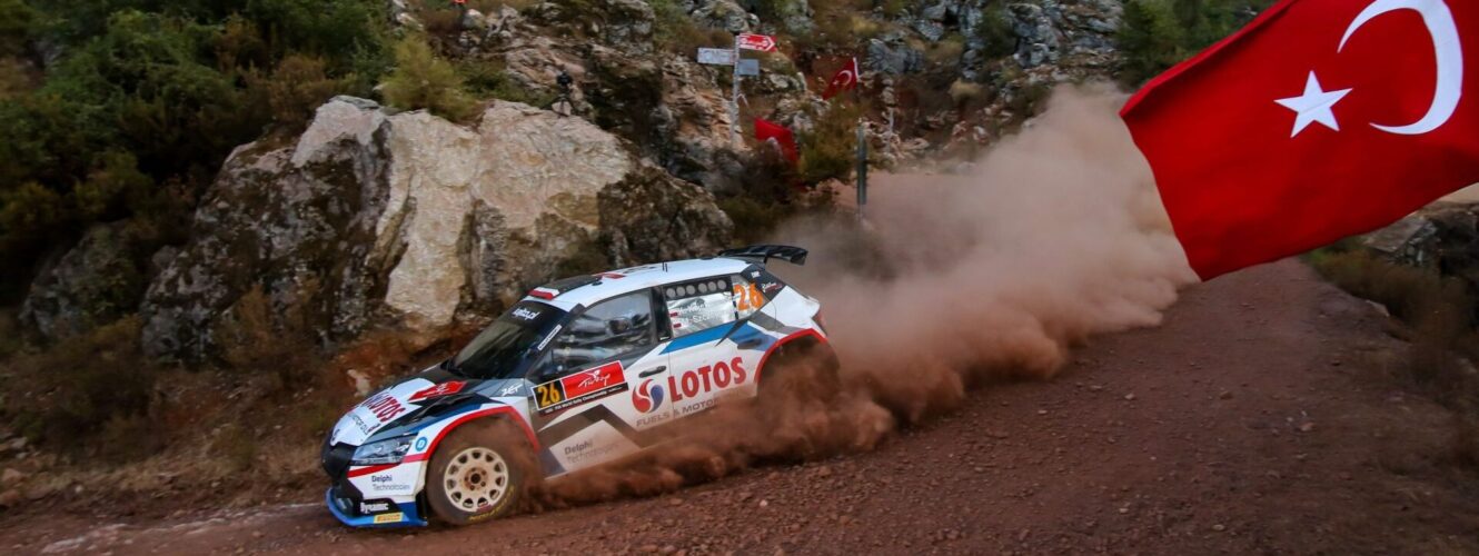 Rajd Turcji: Kajetanowicz bije rywali, a nawet auta WRC. Ogier i Neuville walczą o zwycięstwo