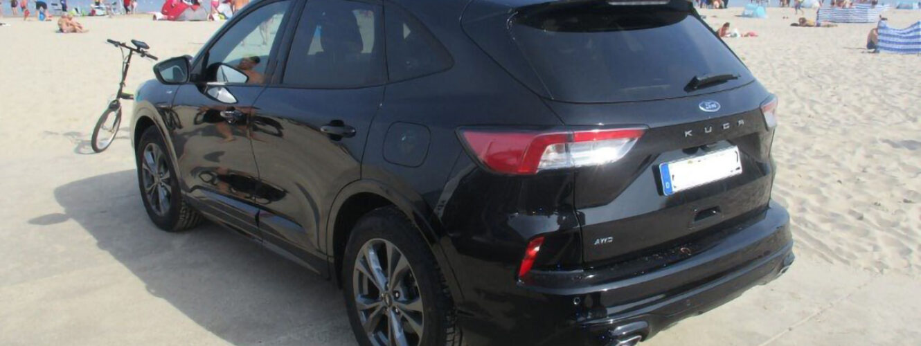 Niemiec zaparkował SUV-a na plaży w Świnoujściu