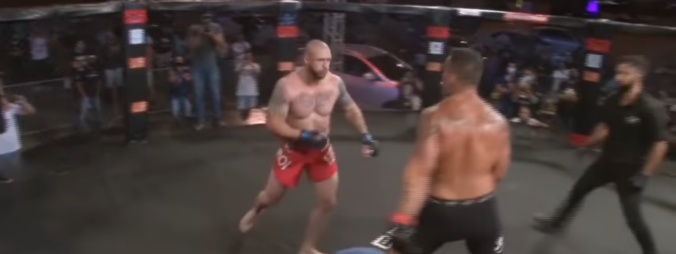 samochod parking kibice mma