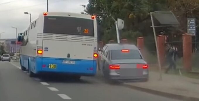 Audi autobus wypadek