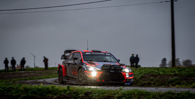 Hyundai gotowy na Ypres. Tanak sprawdzał i20 WRC we Francji [Video]
