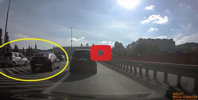 Co za idiota! Co to za wyprzedzanie – za takie wymuszenie gość powinien zaliczyć więzienie [WIDEO]