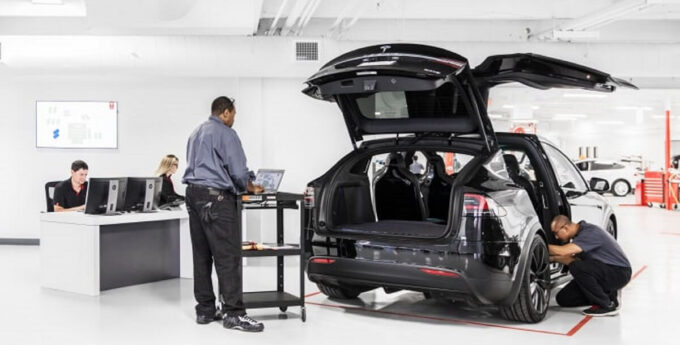 Tesla Service Center
