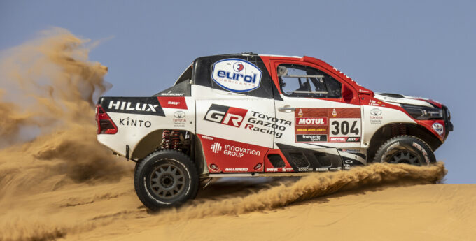 Toyota powalczy w Rajdzie Dakar. Cztery fabryczne Hiluxy