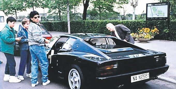 Nie żyje Diego Maradona. Każdej bramce towarzyszył niezwykły samochód. „Ferrari? Włóżcie je sobie w dupę!”