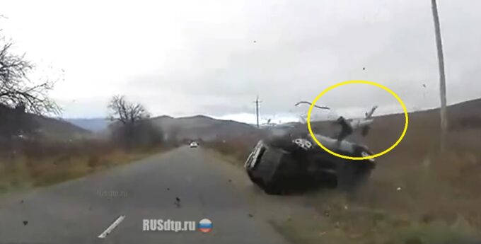 Głupiutka Ukrainka nie zapięła pasów w Land Roverze