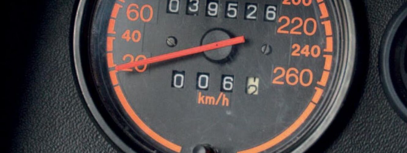Peugeot 205 Turbo - prędkościomierz