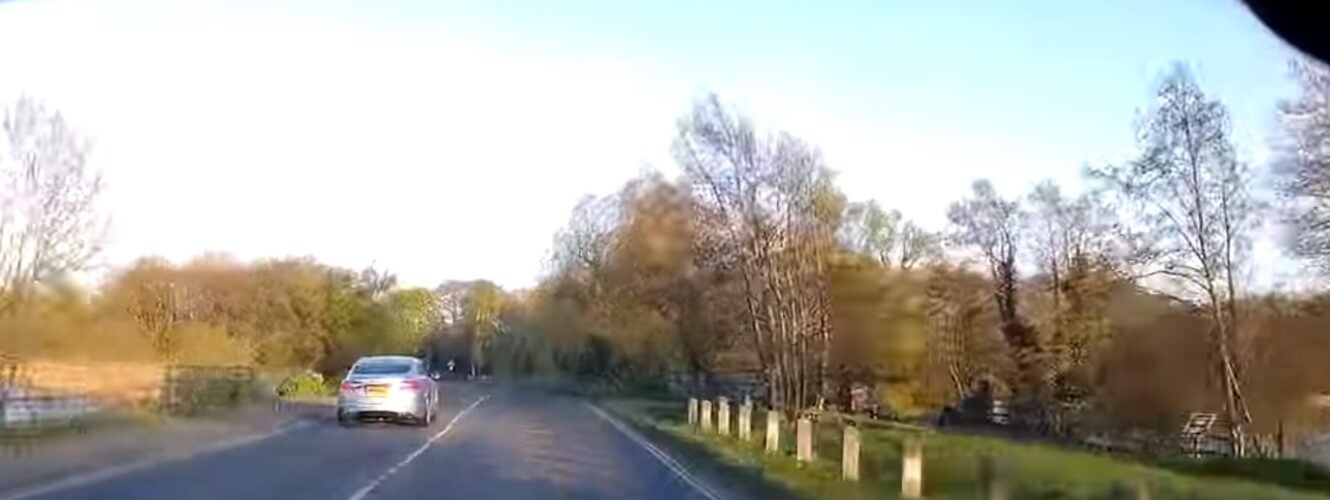 Szaleńcza ucieczka kierowcy BMW. Policja opublikowała nagranie z kamery samochodowej