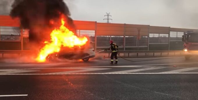 Płonące BMW z dieslem