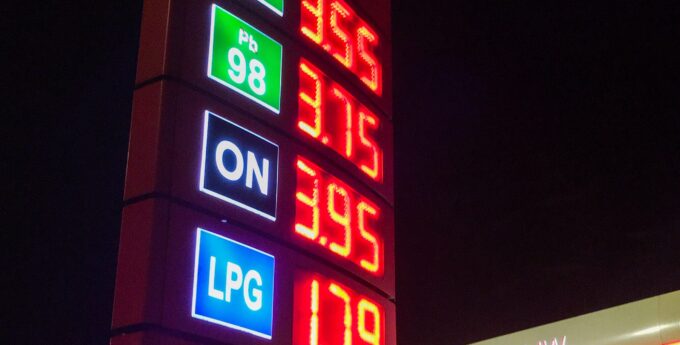 Diesel i benzyna znowu poniżej 4 zł?