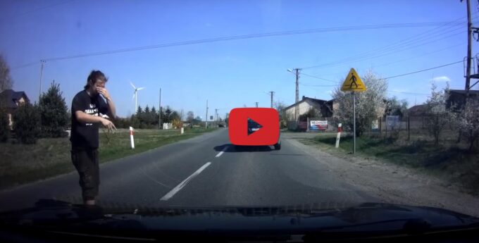 Najpiękniejsze nagranie. Wyprzedzanie, szeryf chce dać lekcję, ale dostaje gazem po oczach [WIDEO]