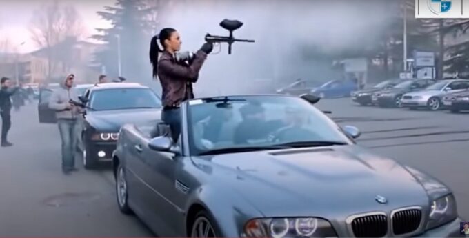 Fani BMW zniszczyli zlot fanom Audi