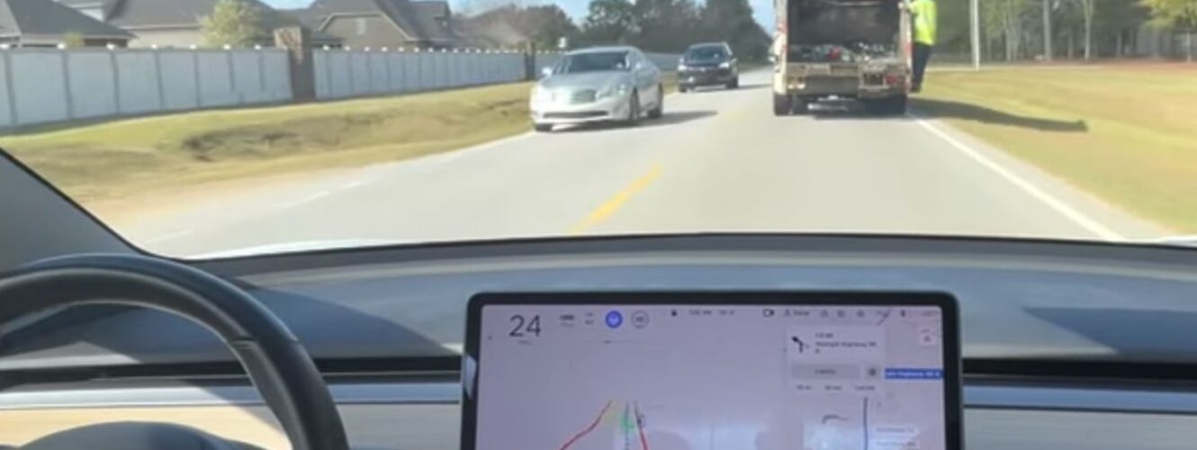 Jak wyprzedza Tesla bez kierowcy? Ten film jest hitem sieci i wcale nas to nie dziwi! [WIDEO]
