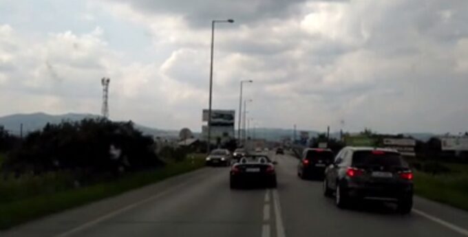słowacki kierowca mercedesa blokował ambulans