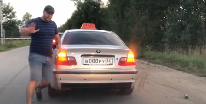 Taksówkarz dał nauczkę swojemu klientowi