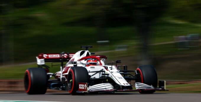 Czołowa trójka w 0,1 sekundy. Pech Alfa Romeo Racing