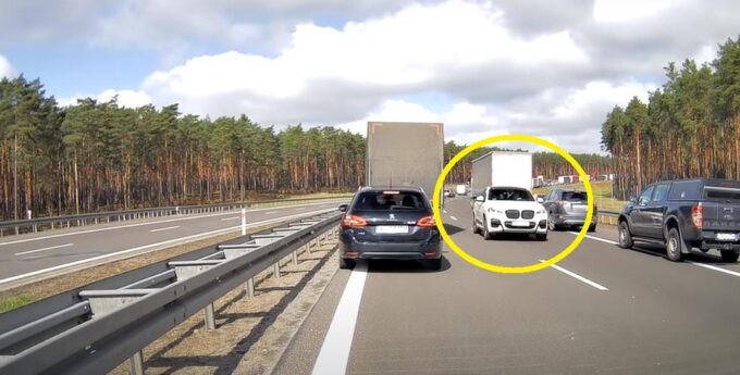 bmw chamstwo agresja drogowa korytarz życia