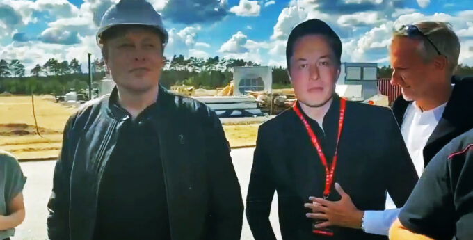 Elon Musk lądował niedaleko granicy z Polską. Robił selfie z fanami