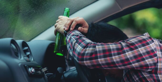 Jechał pod wpływem alkoholu pod prąd na autostradzie. Czy on stracił rozum?!