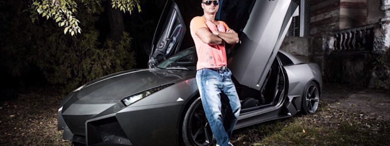 przerobił samochód na lamborghini