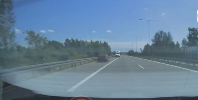 kierowca hondy jazda pod prąd