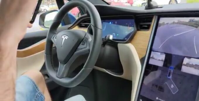 Tesla z nowym autopark