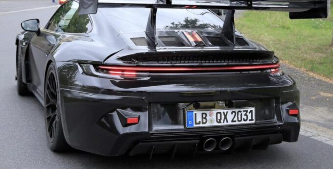 Porsche 911 GT3 RS z gigantycznym skrzydłem! Mamy nowe informacje