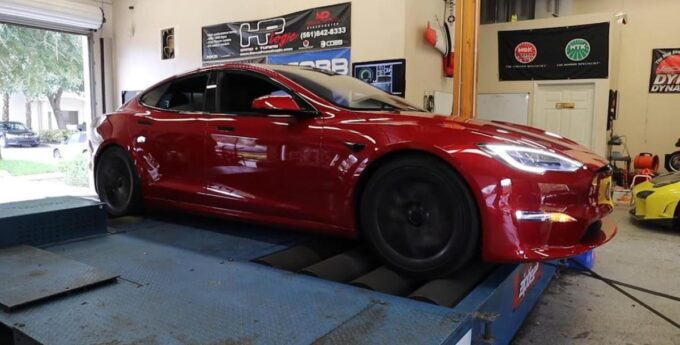 tesla-model-s-plaid-hamownia-1