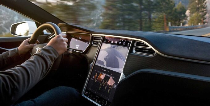 Tesla pozwała właściciela Modelu S do sądu, bo mówił o niej „brzydkie rzeczy”. To się aż w głowie nie mieści!