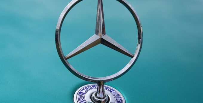 Mercedes logo